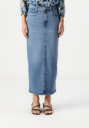 Denim maxi seelik, helesinine, sirge lõikega, ees lõhikuga, narmastega äär ja mustade rihmadega sandaalid. Puuvillane materjal.