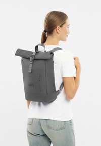 Johnny Urban ROBIN SMALL - Sac à dos - dunkelgrau