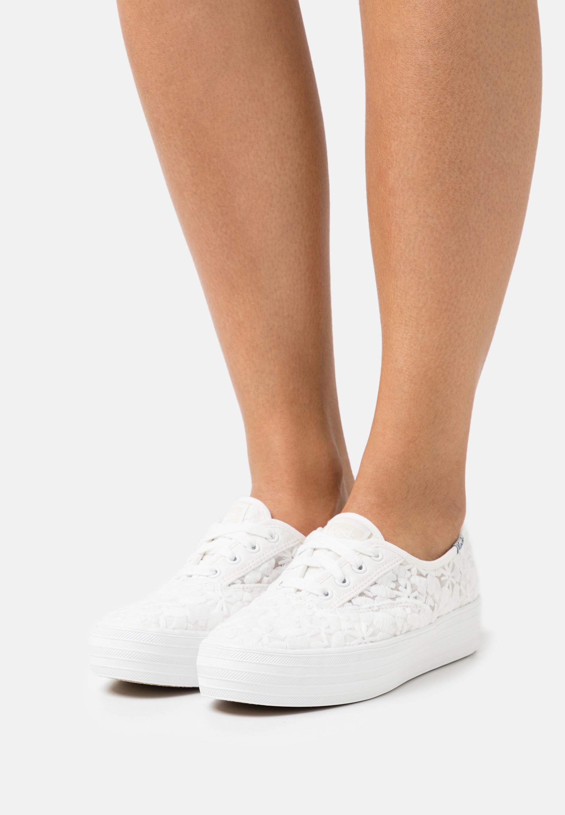 white flower keds