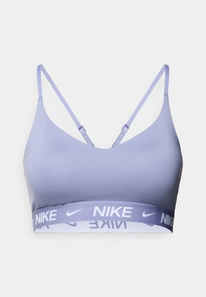 Gaiši violeta sporta krūšturis ar plānām lencītēm un baltu joslu ar "NIKE" logotipu. Gluds audums ar minimālistisku dizainu.