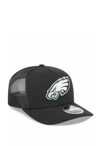 Schwarze Baseballmütze mit einer strukturierten Vorderseite und einem mesh Rücken, mit einem gestickten Eagles-Logo in Weiß und Türkis auf der Vorderseite.