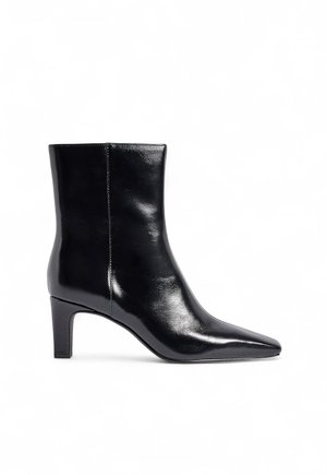 SQUARED TOE  - Classic ankle boots - black