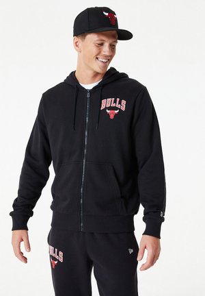 New Era CHICAGO BULLS NBA ESSENTIALS HOODY - Article de supporter d'équipe de club - black/red