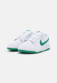 Nike Sportswear DUNK - Sapatilhas - white/green noise