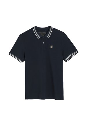 Granatowy polo z krótkim rękawem, z dwuknopkowym klinem, paskowanym kołnierzem i mankietami oraz małym haftowanym herbem lwa na lewej piersi.