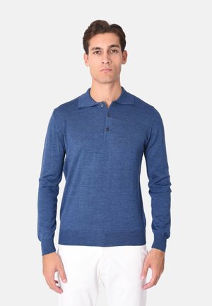 Maglione polo a maniche lunghe blu, realizzato in un tessuto a maglia testurizzata, con colletto piatto, patta con tre bottoni e polsini e orlo a coste.