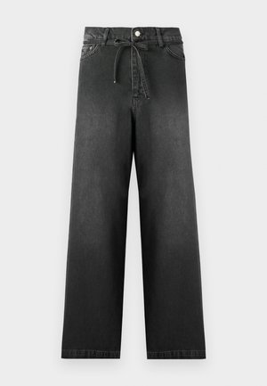Pantalons en denim noir à jambes larges avec une taille à cordon de serrage, fermeture à bouton en métal et un léger dégradé sur le tissu, présentant des détails de couture standards.