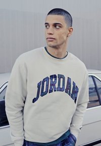 Jordan M J ESS HOL FLC PANT - Jogginghose - noble green