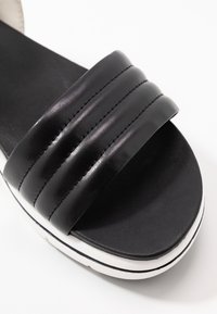 LOVE OUR PLANET by MARCO TOZZI Plateausandalette - black/white