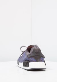 adidas Originals NMD_R1 - Joggesko - hi-res blue/core black/chalk coral
