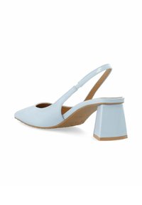 Svijetloplava slingback štikla s oštrim nosom, otvorenim stranama i debelim potplatom. Glatka tekstura s detaljima od gume na potplatu.