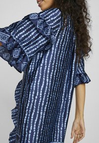 VILA KURZ KURZARM - Marškininė suknelė - navy blazer