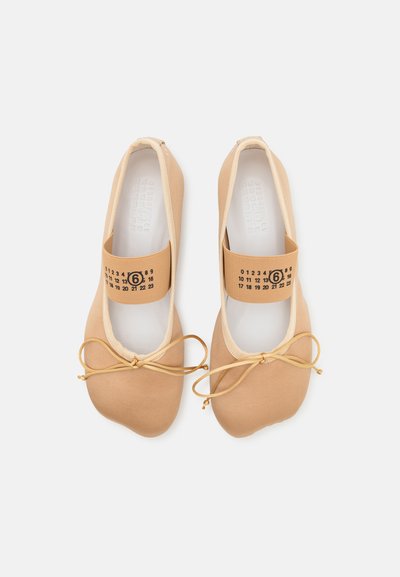 MM6 Maison Margiela BALLET SHOE - Bailarinas con hebilla - cuban sand