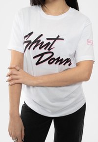 Paradiso Clothing SHUT DOWN - Print T-shirt - white