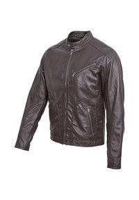 Ciemnobrązowa skórzana kurtka motocyklowa z przednim zamkiem błyskawicznym, stójką zapinaną na zatrzask oraz trzema kieszeniami na zamek z przodu i na piersi.