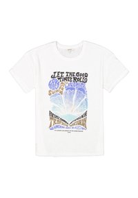 Camiseta blanca de algodón con un diseño gráfico colorido que incluye texto e ilustración de una concha, enfatizando los temas del verano y el disfrute.