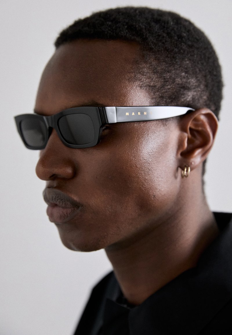 Marni HAICLI UNISEX - Päikeseprillid - black