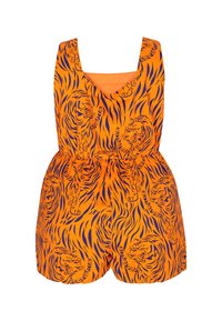Orange jumpsuit med ett mönster av lila tigrar över hela, med fyrkantig halsringning, midja som är åtdragen och löst sittande shorts.