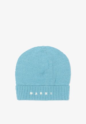 Gorro de punto azul claro con puño doblado que presenta pequeños detalles en letras blancas que forman "MARNI" en la parte frontal.