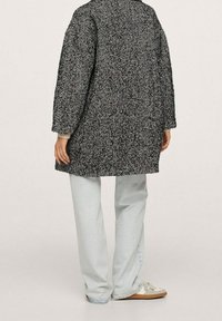 Mango Abrigo corto - black