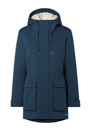 Marineblauwe waterdichte jas met een fleece-voering in de capuchon, twee voorzakken, verstelbare koordjes en een rechte zoom.