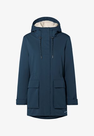 Marineblauwe waterdichte jas met een fleece-voering in de capuchon, twee voorzakken, verstelbare koordjes en een rechte zoom.