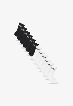 Set aus zehn FILA-Crew-Socken, fünf schwarze und fünf weiße, jeweils mit dem FILA-Logo nahe dem oberen Bündchen, diagonal auf weißem Hintergrund angeordnet.