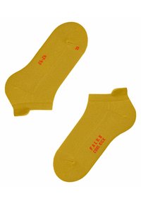 Żółte skarpetki kostkowe o teksturowanym wykończeniu. Po boku znajdują się czerwone logo "FALKE" i "COOL KICK". Zaprojektowane z myślą o komforcie i wentylacji.