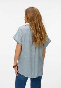Vero Moda VMBUMPY NOOS - Nööpidega pluus - stormy weather