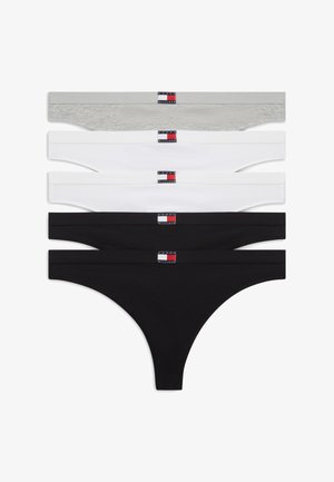 Πακέτο πέντε γυναικείων στρινγκ σε γκρι, λευκό και μαύρο, κάθε ένα με ένα μικρό κόκκινο, λευκό και μπλε λογότυπο Tommy Hilfiger στη μέση.