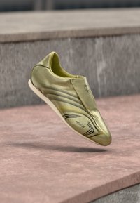 Επιλέχθηκε, gold-coloured metallic/core black/off white