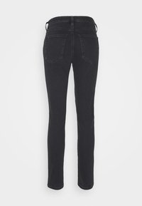 Svarta denimjeans med rak passform, featuring bakfickor, bälteshällor och en slät yta. Klassisk design med minimal dekoration.