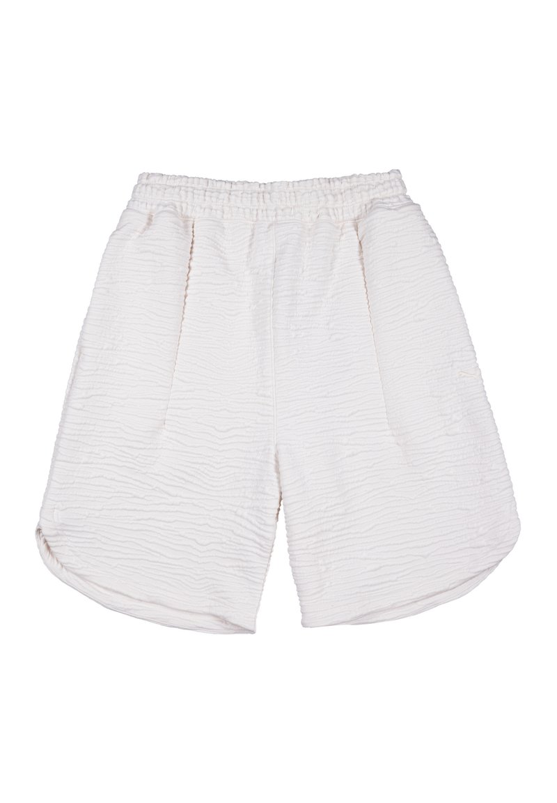 Shorts bianchi in tessuto testurizzato con una cintura elastica, dotati di due tasche frontali e di una vestibilità ampia e morbida. Motivo in tessuto leggermente stropicciato.