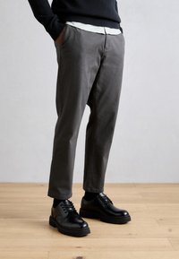 Scotch & Soda ESSENTIAL DRIFT REGULAR TAPERED - Chinos - vinyl