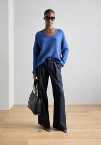 Mos Mosh THORA V-NECK - Jersey de punto - set sail
