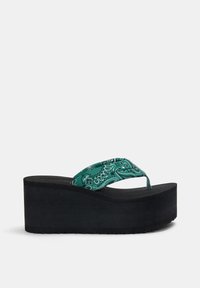 PULL&BEAR Sandales tongs - black
