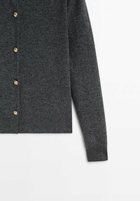 Cardigan gris foncé en tissu tricot texturé, avec un devant boutonné orné de boutons dorés et des poignets et un ourlet côtelés.