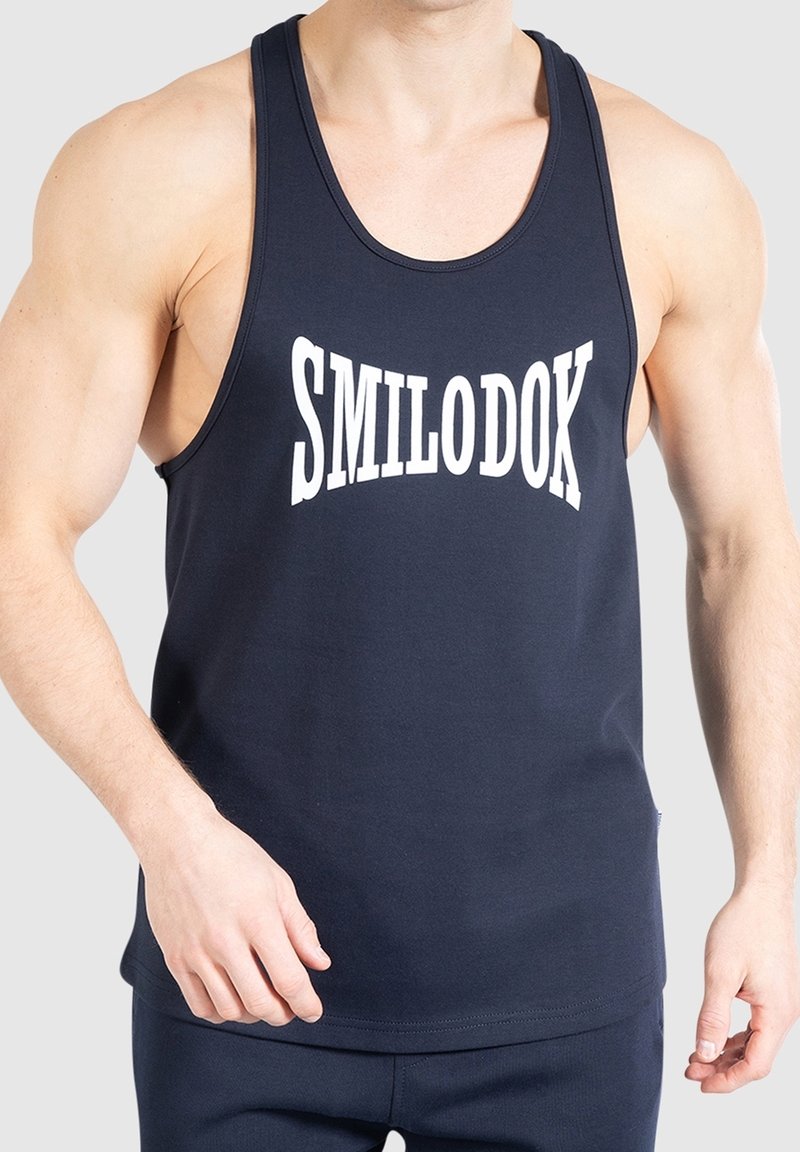 Débardeur bleu marine en mélange de coton, avec un col rond et l'inscription blanche "SMILODOK" sur la poitrine.