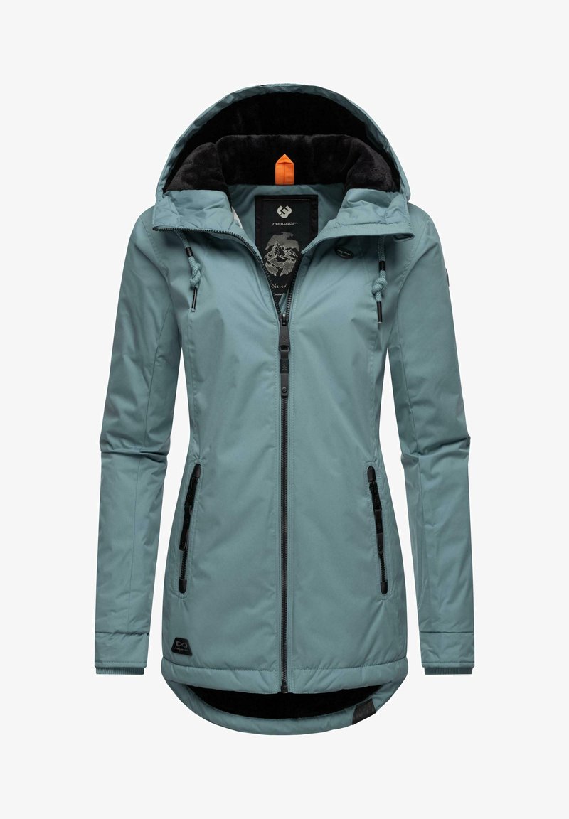 Svetlo modra nepremočljiva jakna s kapuco, črn zadrgo in stranskimi žepi. Mehak črn podložni material ter izrazita oranžna zanka za obešanje na kapuci.