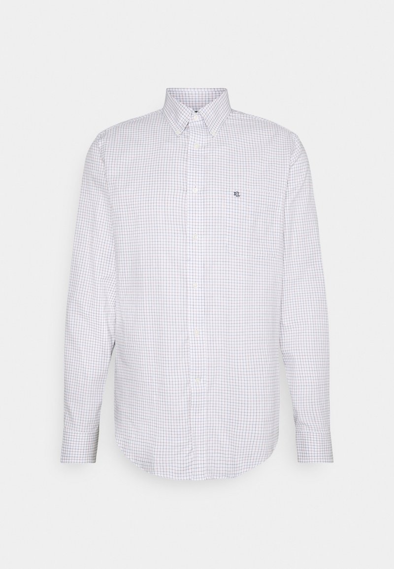 Biała koszula na długi rękaw na guziki z małym czarnym wzorem kratki oraz kołnierzykiem zapiętym na guziki, wyłożona na płasko i widoczna z przodu.