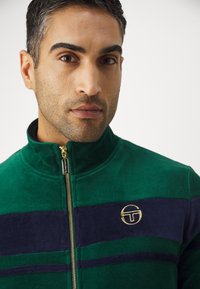 Sergio Tacchini DAMARINDO VELOUR TRACKSUIT - Gornji dio trenirke - rainforest/maritime blue