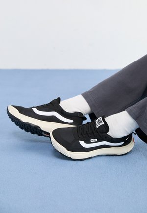 MTE CROSSPATH UNISEX - Trainers - black/white