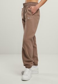 Karl Kani SMALL SIGNATURE ESSENTIAL  - Dresside alumine osa - taupe