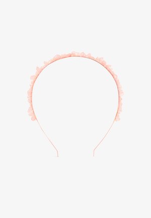 Różowa opaska na głowę z miedzianą ramką, ozdobiona małymi, polerowanymi różowymi kamieniami umieszczonymi wzdłuż górnej krawędzi, tworzącymi teksturowany wygląd.