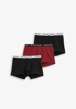 Tre paia di boxer da uomo in nero e rosso con fascia elastica marchiata "Tom Tailor" disposti in un layout sfalsato su sfondo bianco.