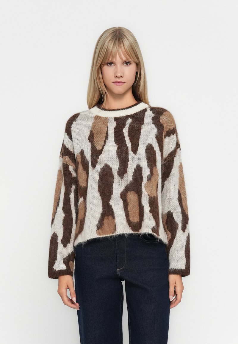 Knit sweater with a loose fit, featuring a beige and brown animal print design. Soft texture, round neckline, and long sleeves.