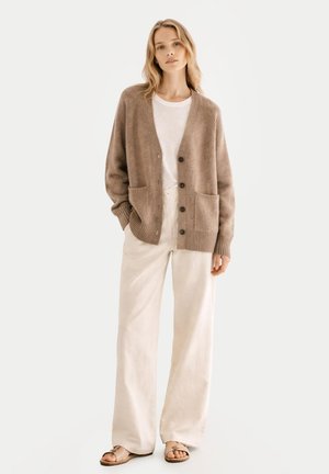 RELAXED-FIT - Strickjacke - taupe