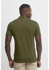 Casual Friday CFTHEIS - Jednoduché tričko - burnt olive
