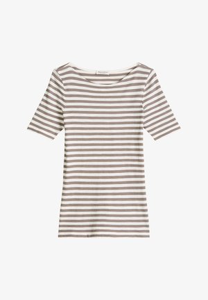 Kortärmelig shirt met beige en witte horizontale strepen en een brede ronde hals, plat gelegd op een witte achtergrond.