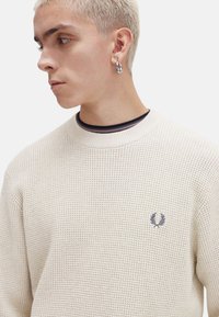 Fred Perry WAFFLE STITCH  - Maglione - gacha jaspeado